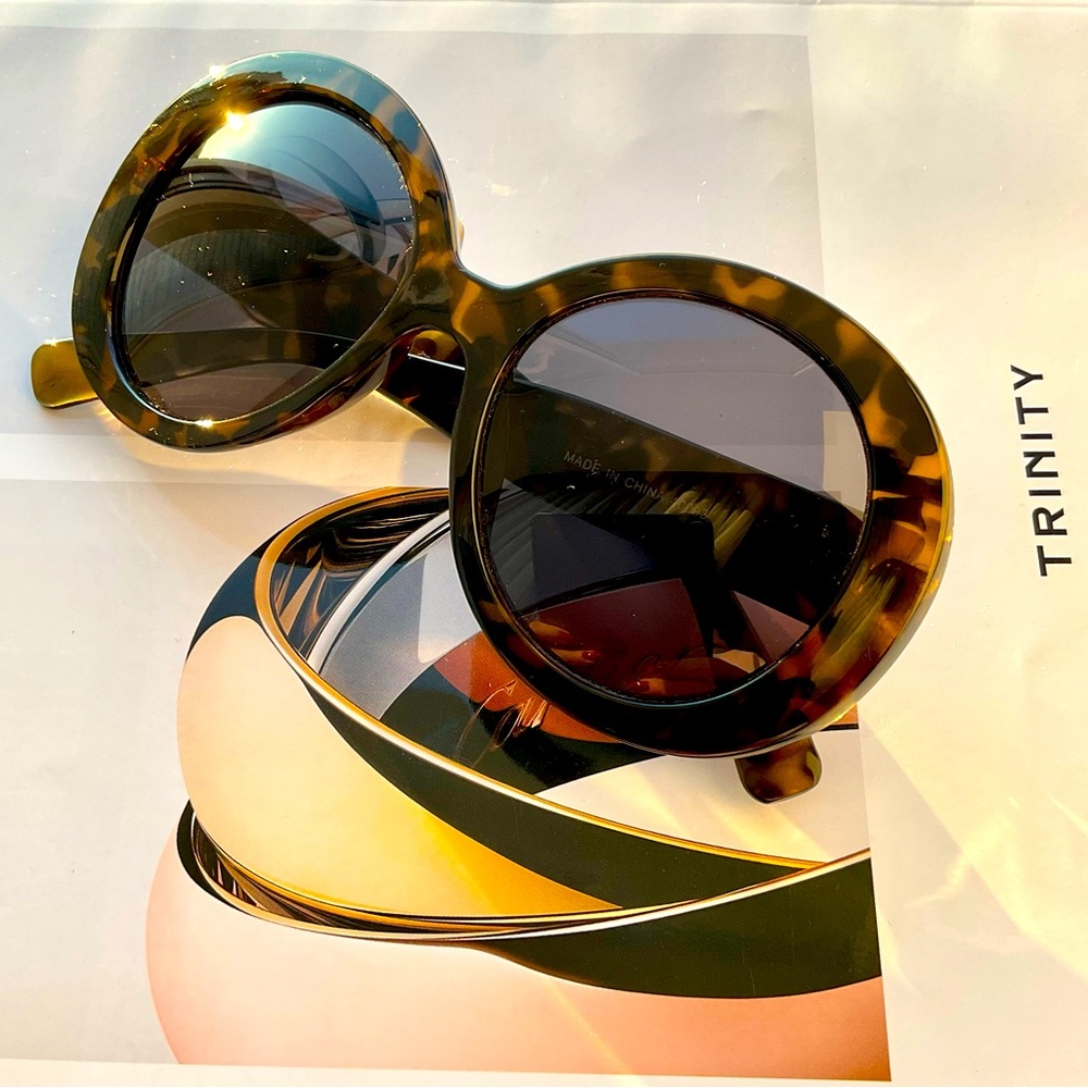 AJ MORGAN sunglasses